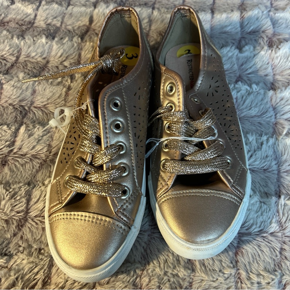 Girl Gold Restricted Sneakers
Size 3